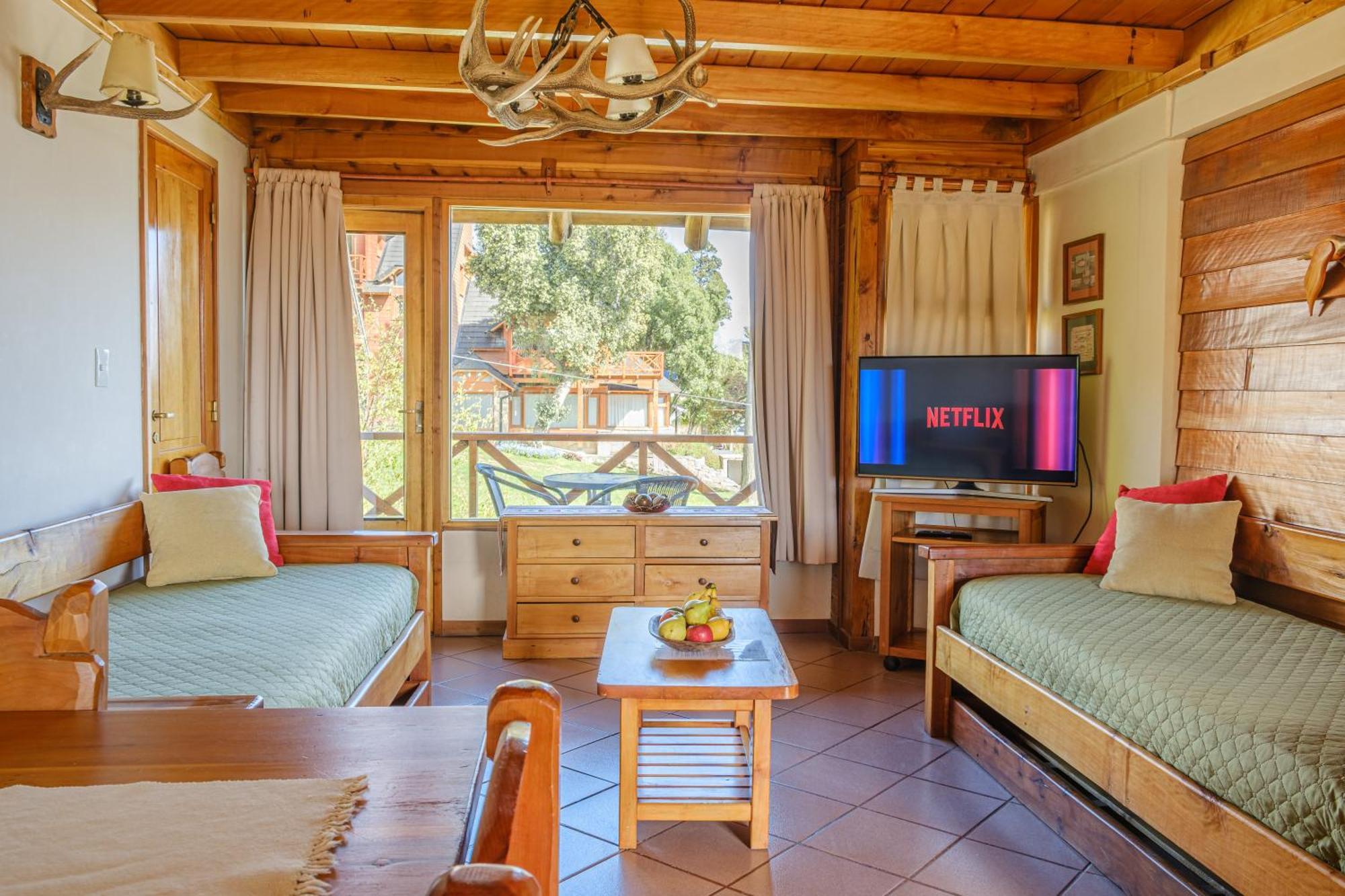 One-Bedroom Apartment,1527409273:JPEG