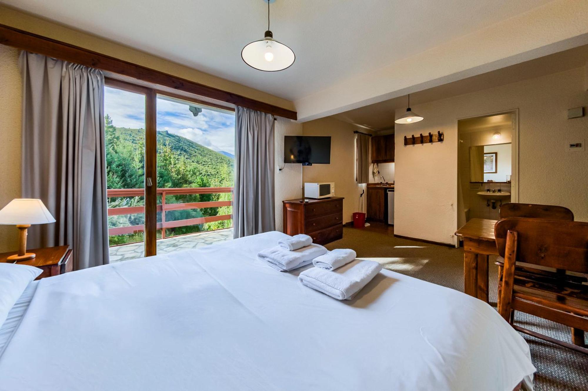 Twin Room,1659462435:JPEG