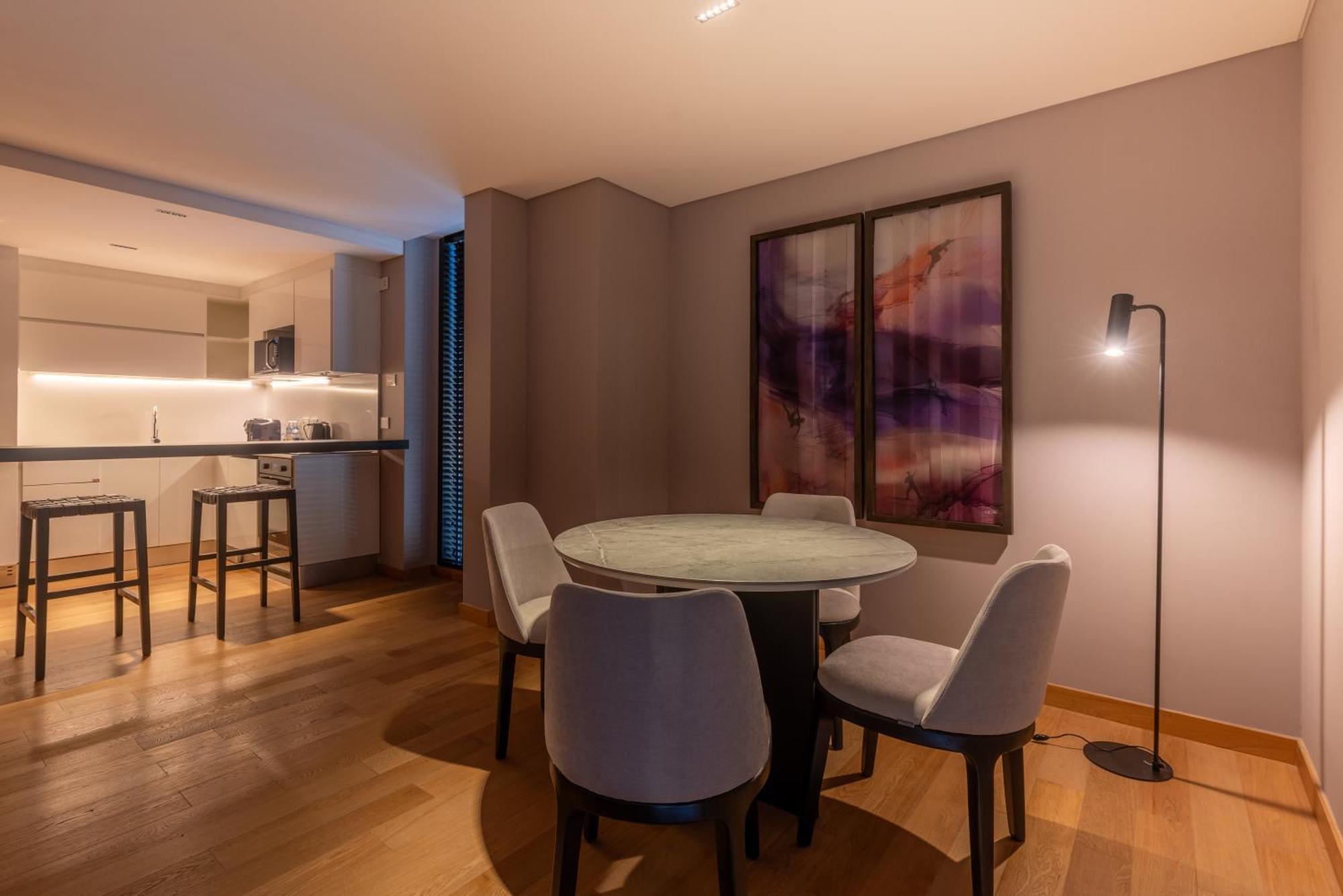Suite con cama extragrande y vistas a la ciudad - No fumadores