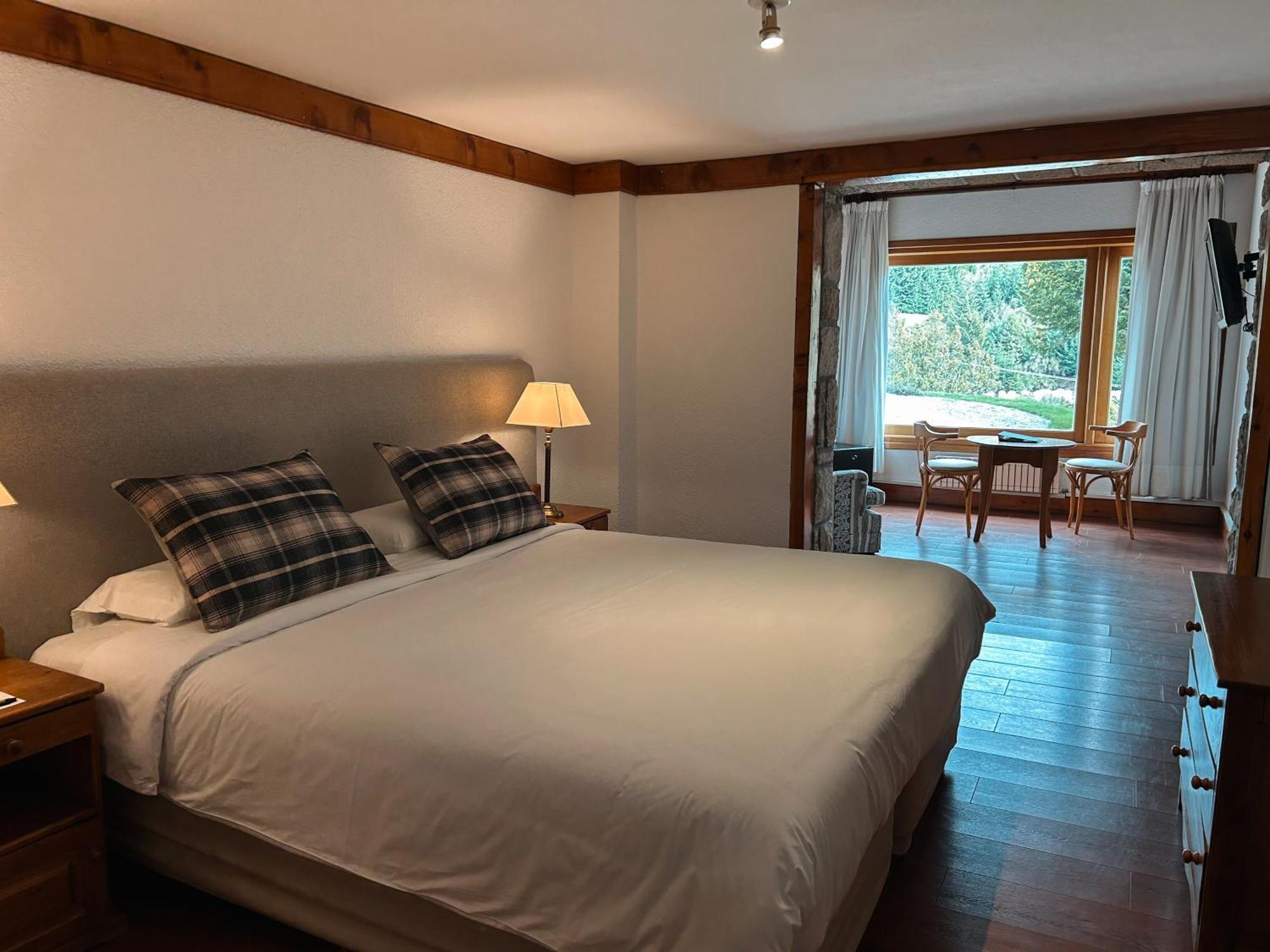 Habitación Doble con vistas a la montaña