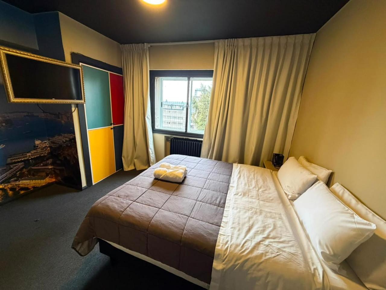 Queen Room
